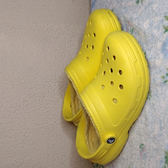 yellow fuzzy lined crocs